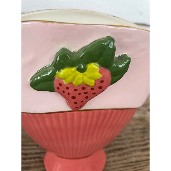 Vintage 1960s Red wing Pottery Fan Vase Strawberry Embellished Retro - Picture 9 of 13